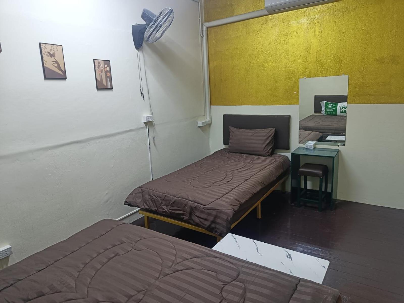 The House Hostel バンコク都 エクステリア 写真